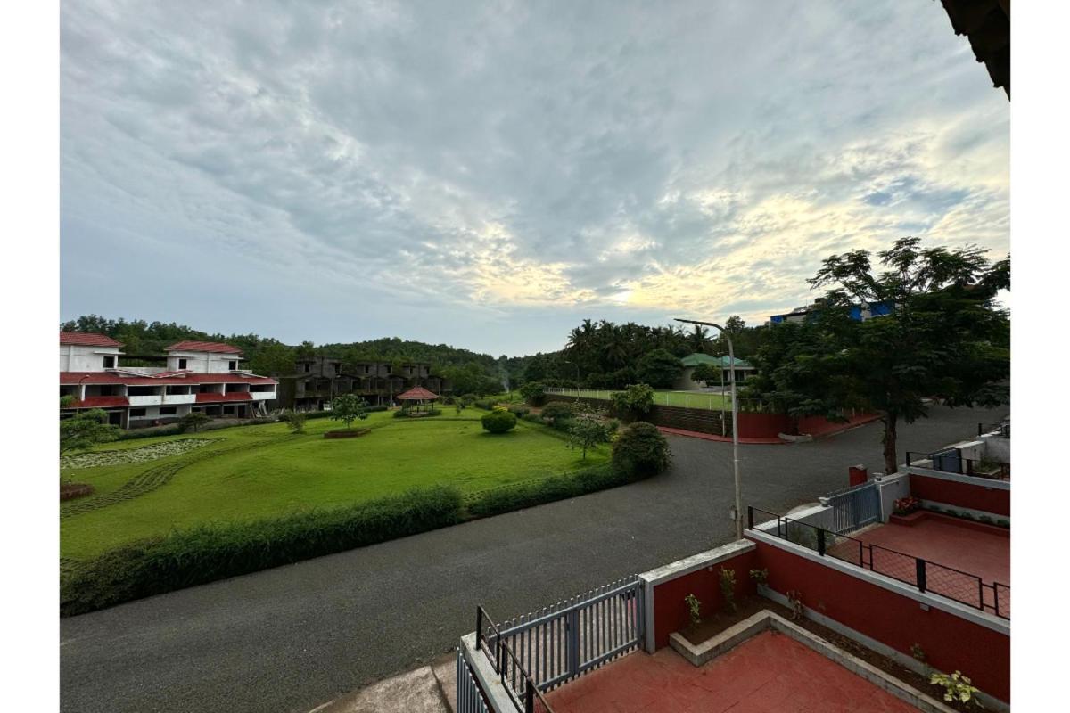 Hotel Sadhana Executive Dāpoli Extérieur photo