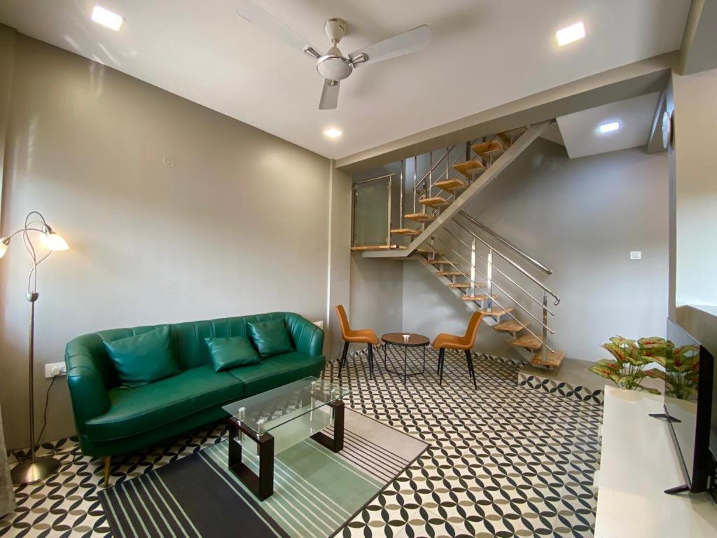 Hotel Sadhana Executive Dāpoli Extérieur photo